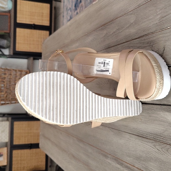 Stuart Weitzman Cream Wedge Sandals Size Women's 11 - Picture 15 of 17